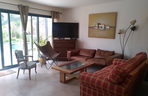 Bagnols-sur-Ceze Villa | Quiet villa on the edge of a forest