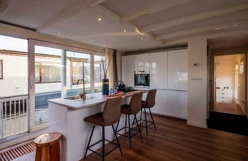 Municipality of Aalsmeer Boat Rental | Quiet Waterloft near Amsterdam and Schiphol WS17