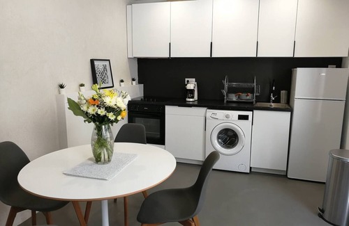 Notre-Dame-Limite House | - Quiet with Outdoor★ Free Secure Parking -