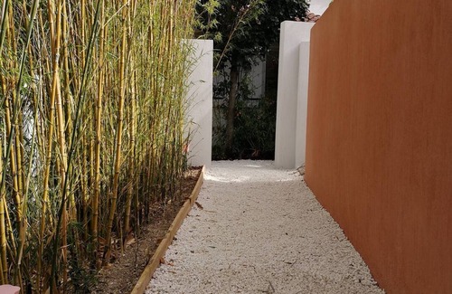 Notre-Dame-Limite House | - Quiet with Outdoor★ Free Secure Parking -