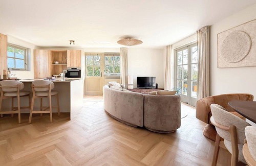 Egmond aan den Hoef House | Quietly located, modern, detached holiday home for 6 people with a large garden.