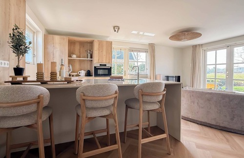 Egmond aan den Hoef House | Quietly located, modern, detached holiday home for 6 people with a large garden.
