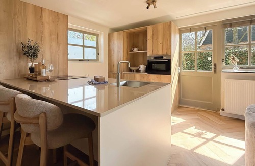 Egmond aan den Hoef House | Quietly located, modern, detached holiday home for 6 people with a large garden.