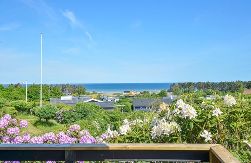 Bønnerup Strand House | Quietly located and well equipped wooden house with sea view from the house and the plot.