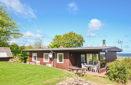 Bønnerup Strand House | Quietly located and well equipped wooden house with sea view from the house and the plot.