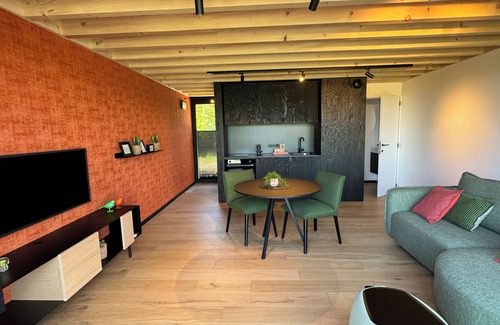 Bohon House | Quietly located lodge for 2 with a shared pool