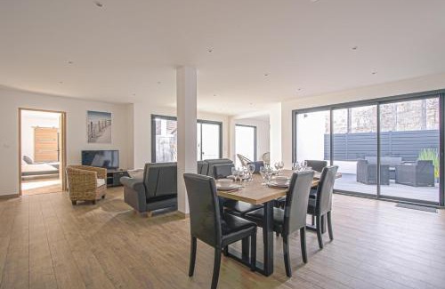 La Demi-Lune House | Quijote, Maison moderne avec terrasse à Caen