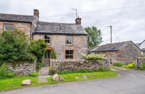 Penrith House | Quince Cottage - Cosy Country Cottage