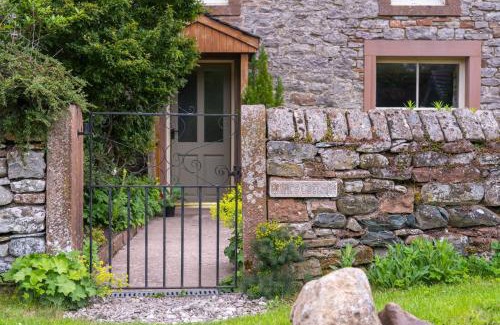 Penrith House | Quince Cottage - Cosy Country Cottage