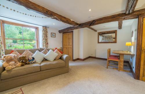 Penrith House | Quince Cottage - Cosy Country Cottage