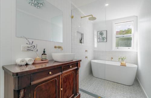 Armidale House | Quinn's Cottage - Central Armidale