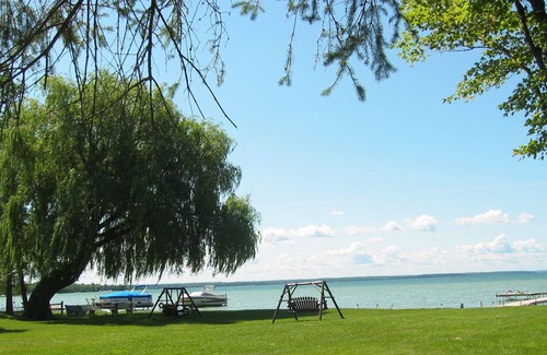 Cheboygan Cottage | Quint Cottage on beautiful Mullett Lake in Northern Michigan