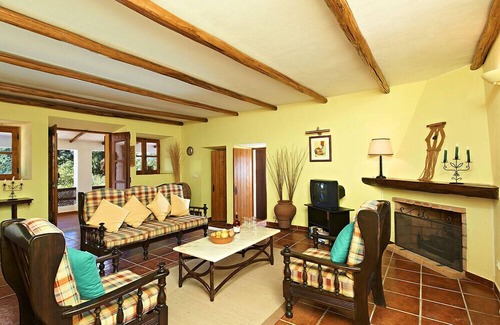 Carvoeiro Other | Quinta da Aroeira is a captivating old farmhouse