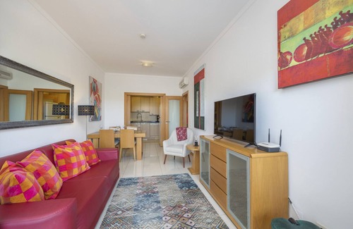 Areias de Sao Joao Apartment | Quinta da Barracuda Upper Floor Stylish 1-bed Apartment 200 metres from Beach