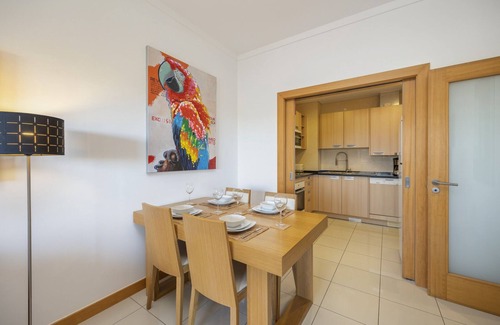 Areias de Sao Joao Apartment | Quinta da Barracuda Upper Floor Stylish 1-bed Apartment 200 metres from Beach