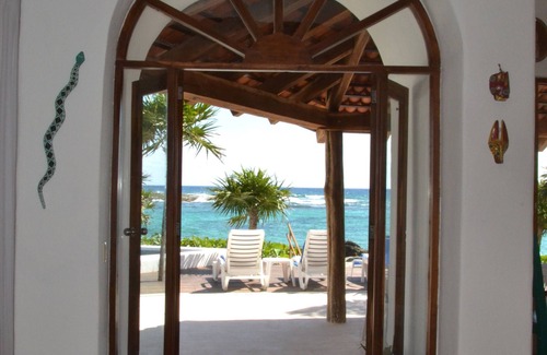 Akumal House | Quinta Del Mar Beautiful Vacation Home with Stunning Ocean Views + Guest House