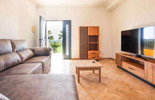 Poco Barreto House | Quinta do Bravo - Swimming Pool - BY BEDZY