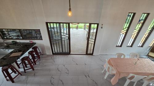 Ecuadorian Amazon House | quinta el shaddai