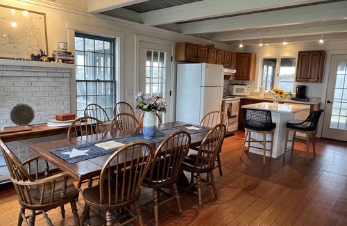 Surfside House | Quintessential 4 Bedroom Surfside Beach Cottage on Nobadeer Beach