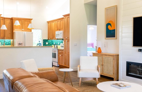 Eastview Manor House | Quintessential FL Home Bursting with Color