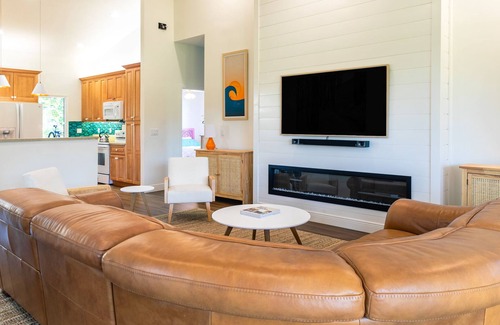 Eastview Manor House | Quintessential FL Home Bursting with Color