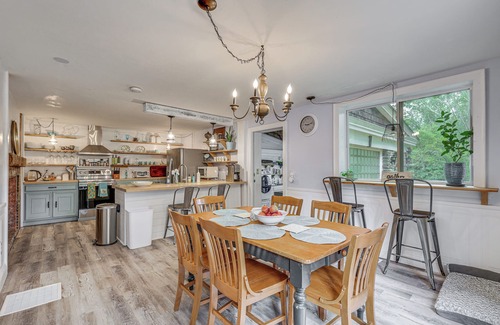 Putnam House | Quintessential New England Home w/Patio & Grill!