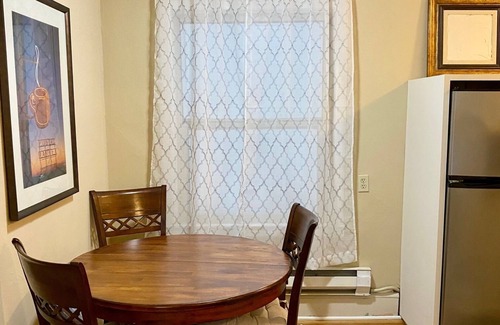 University District Apartment | Quintessential Seattle Apartment - Close to EVERYTHING!