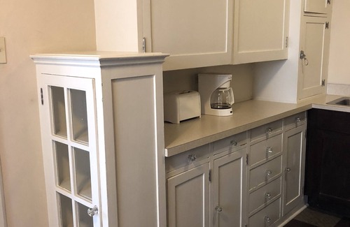 University District Apartment | Quintessential Seattle Apartment - Close to EVERYTHING!
