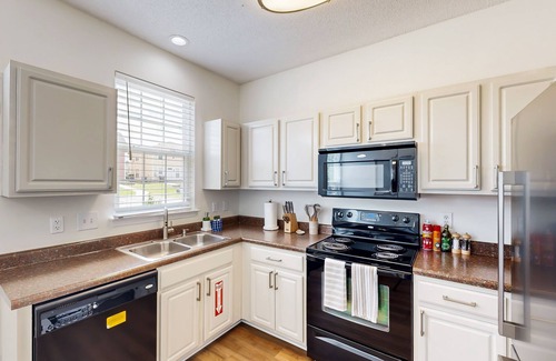 North Charleston House | Quintessential townhome with front porch & location near dining & airport