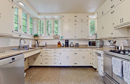 Waquoit Village House | Quintessential waterfront cottage with screened porch - steps to Waquoit Bay