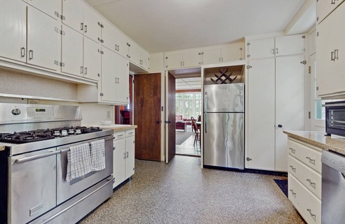 Waquoit Village House | Quintessential waterfront cottage with screened porch - steps to Waquoit Bay