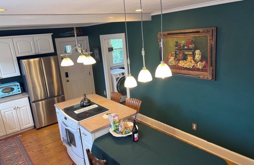 Sans Souci House | Quirky 2/1 Quick Access to SRT, 5 min to DT, 10 min to TR, clawfoot tub