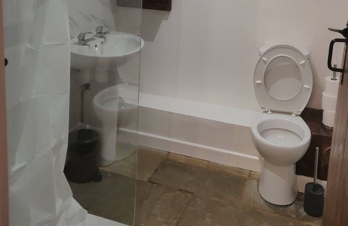 Kington St Michael Apartment | Quirky cart shed renovation, en-suite bathroom, wood burner, close to amenities