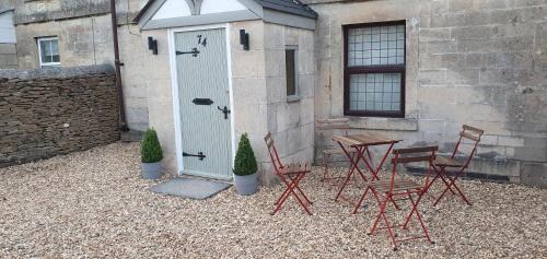 Corsham House | Quirky Cottage - Dogs Welcome
