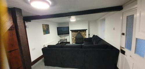 Corsham House | Quirky Cottage - Dogs Welcome
