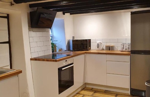 Corsham House | Quirky Cottage - Dogs Welcome