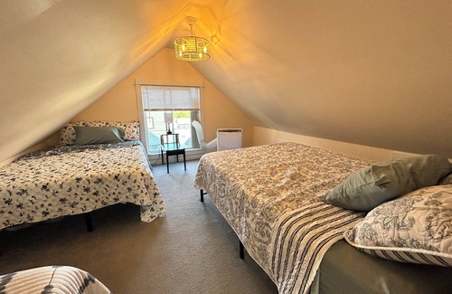 East End House | Quirky home located downtown Portland