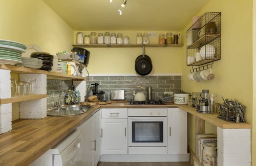 Totnes House | Quirky Lodge & Garden nr Totnes