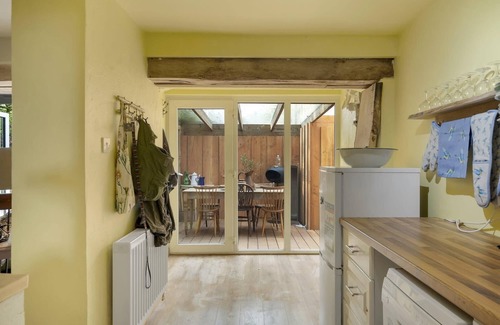 Totnes House | Quirky Lodge & Garden nr Totnes