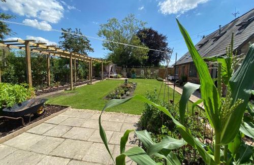 Cherhill House | Quirky Luxury Barn Sleeps 8, Pet Friendly