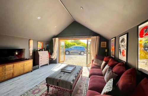 Cherhill House | Quirky Luxury Barn Sleeps 8, Pet Friendly