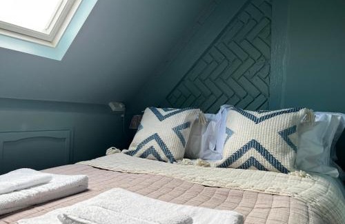 Cherhill House | Quirky Luxury Barn Sleeps 8, Pet Friendly