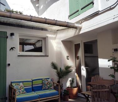 Badens House | Quirky modern property fully equipped close to Carcassonne ideal for couples & cyclists
