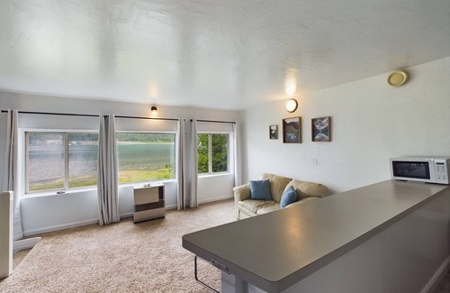 North Douglas Apartment | Quirky Oceanfront Apt with 50+ Stairs