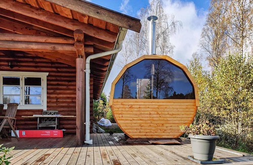 Gnosjo House | Quite apart awaits you this cottage with a view of Gärdesjön.