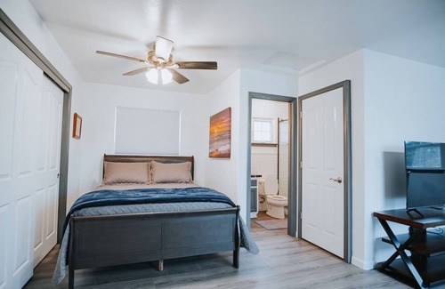 Chico House | Quite Studio w/Patio and Laundry