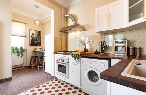 Bucharest City-Centre Apartment | Qult The Renaissance Affair