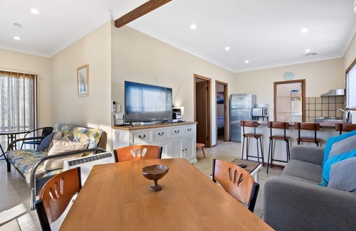 Narooma Cottage | Quota Cabin - Inlet Dreaming in a Fantastic Location