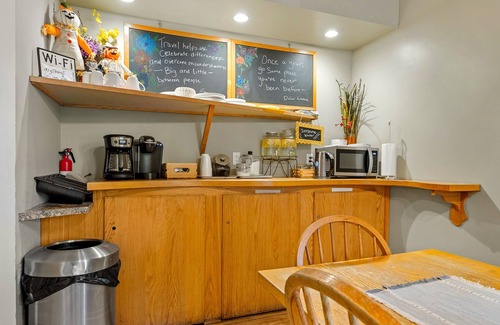 Midtown Anchorage Hotel | Qupqugiaq Inn