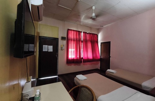 Kawasan Perindustrian Chendering Hotel | Qurata Riverside Resort